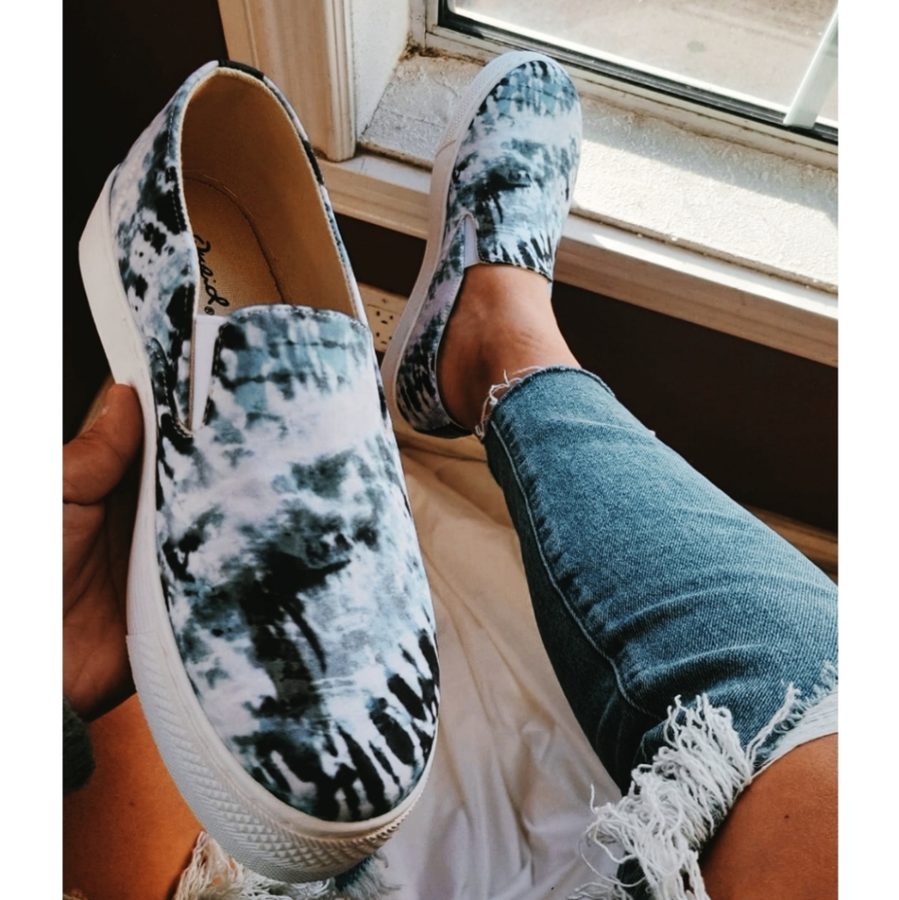 🆕️Basic with a twist Collection// tie dye sneaker - Picture 1 of 3